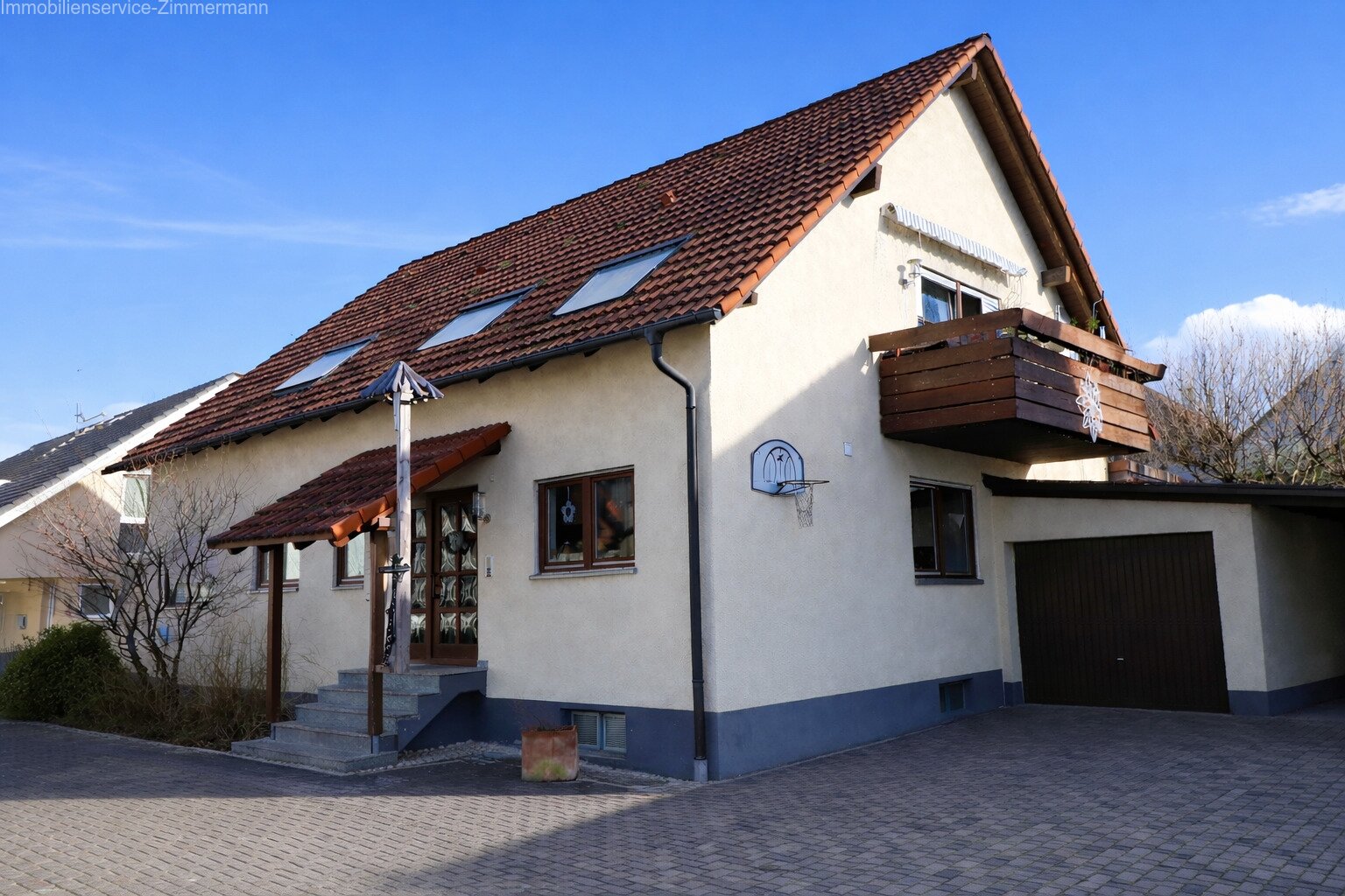 Freistehendes Mehrfamilienhaus mit drei Wohneinheiten, Garten und guter Anbindung in Renchen Freistehendes Mehrfamilienhaus mit drei Wohneinheiten, Garten und guter Anbindung in Renchen