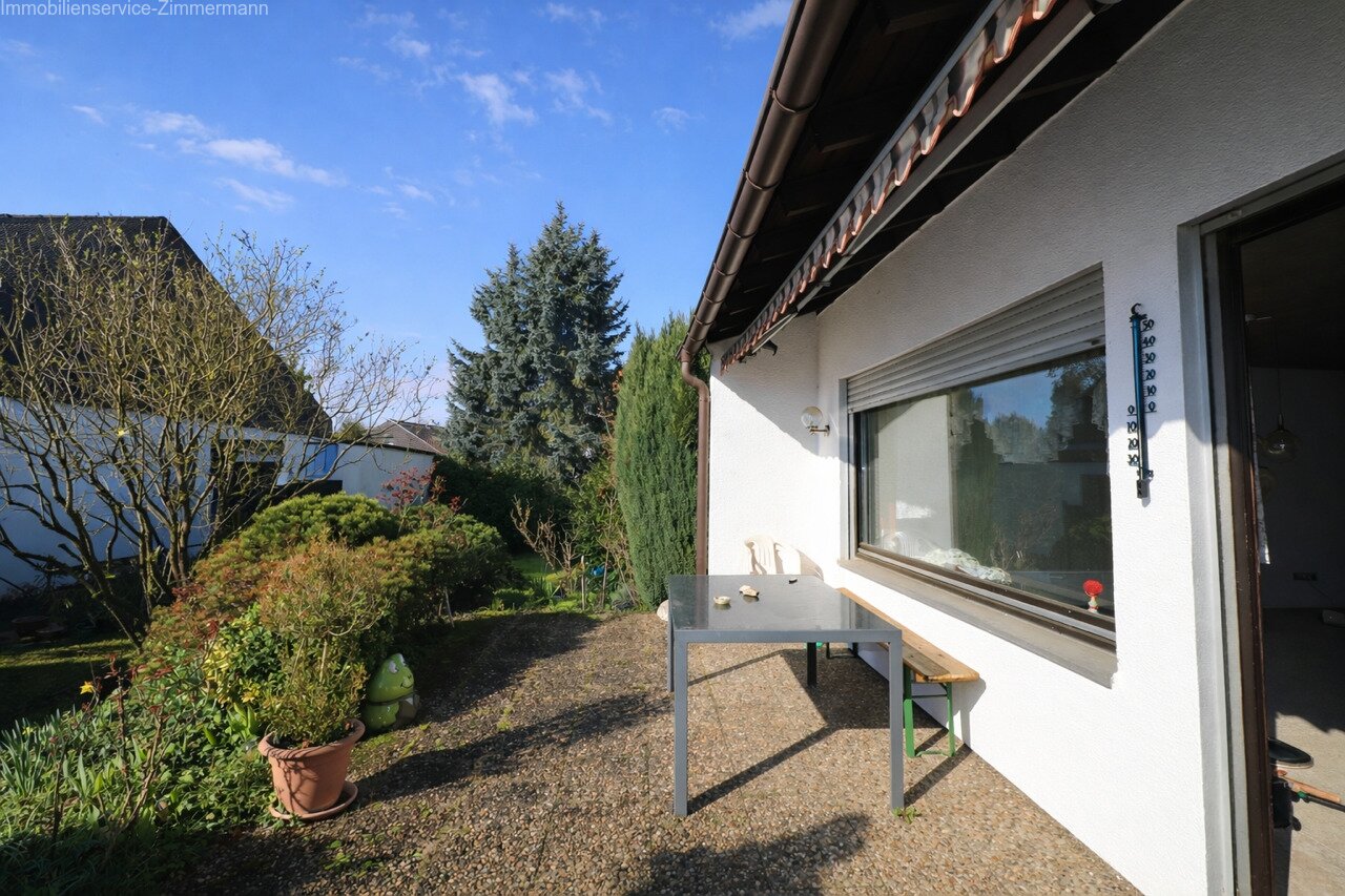 Einfamilienhaus mit Garage und schönem Garten in Kehl zu verkaufen Einfamilienhaus mit Garage und schönem Garten in Kehl zu verkaufen